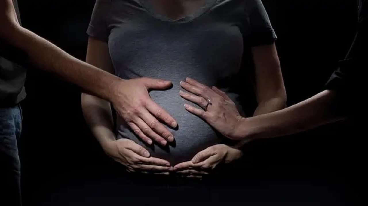 ​Ricorso alla surrogazione di maternità da parte di una coppia di donne e condizione giuridica del nato. Commento a Trib. Bari, decr. 7 settembre 2022