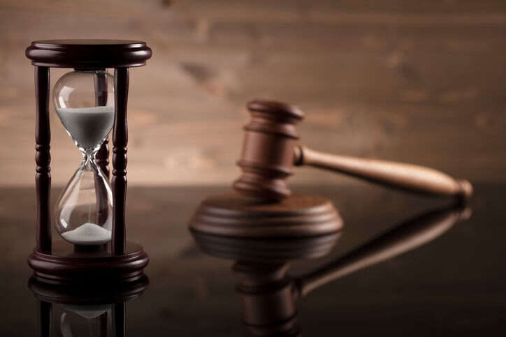 La variabile tempo. Stato, imputato e persona offesa nelle aule di tribunali e corti, protagonisti di un processo irragionevolmente lungo. 