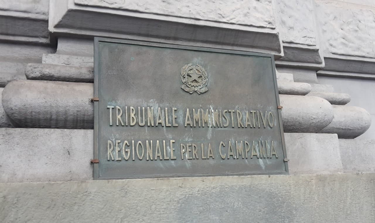 «In interpretatione non fit claritas»: sulla duplice (anzi triplice) esegesi pretoria in materia di silenzio assenso ex art. 17 bis l. n. 241/1990 e parere paesaggistico soprintendentizio 