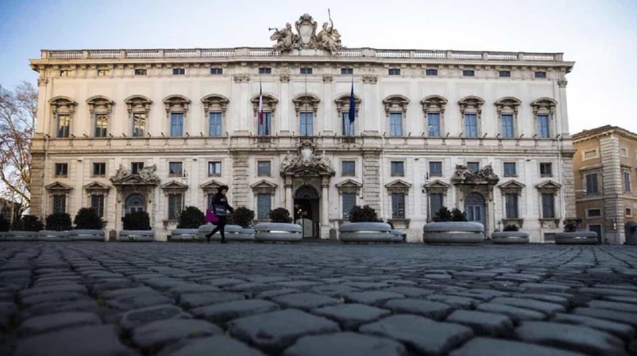 Giudizi in corso e intervento legislativo. Dalla Consulta un altro arresto