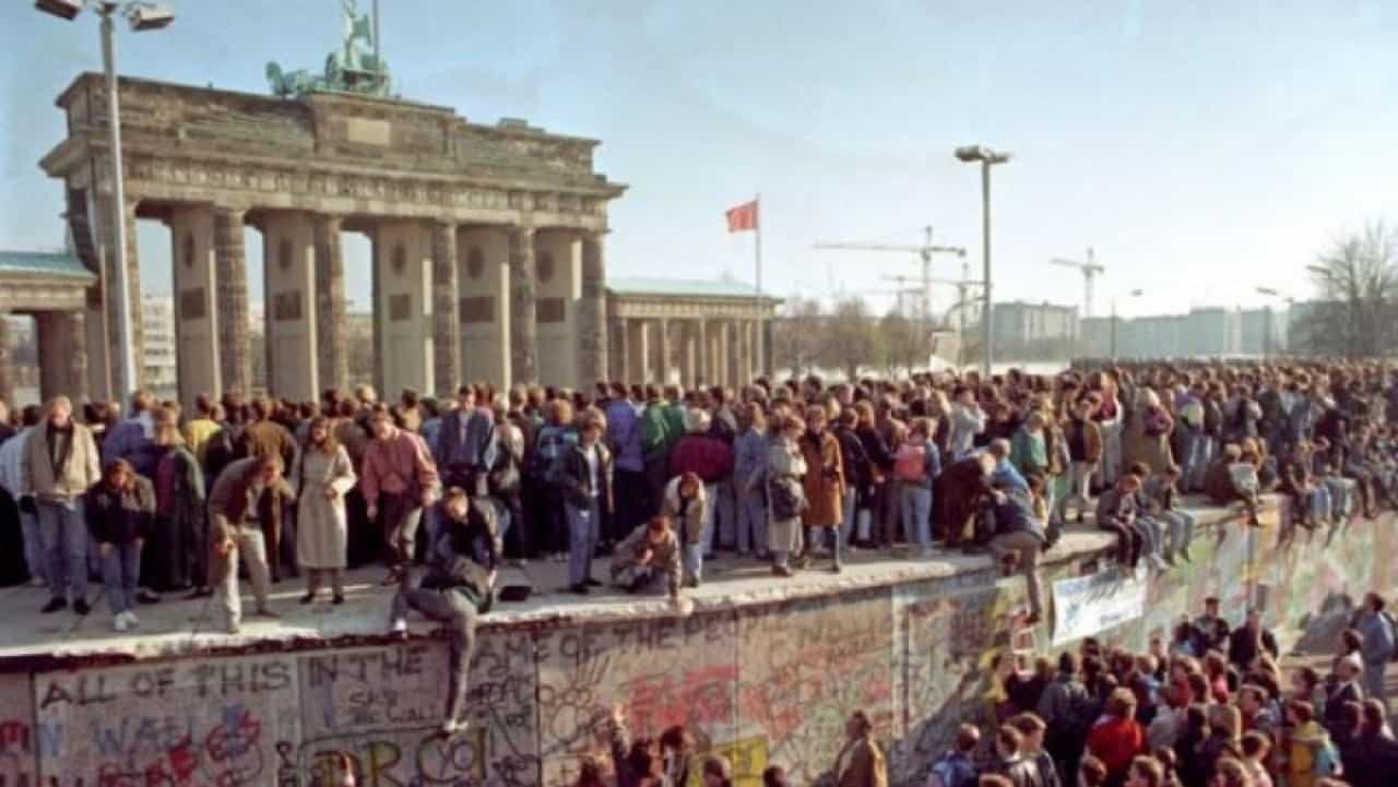 Ponti versus muri, o muri e ponti.  10) Il confine tra le cose e il coraggio di superarlo: il muro (di Berlino) oggi