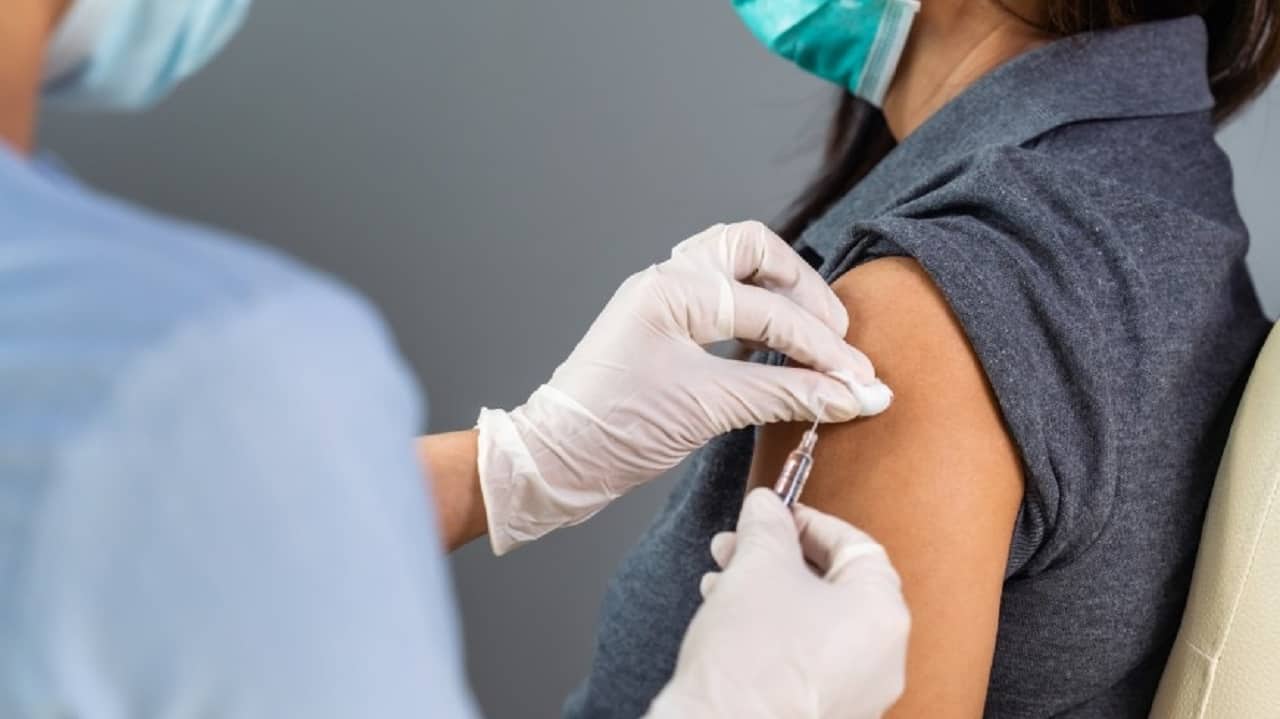 ​L’obbligo vaccinale per gli operatori sanitari al vaglio della Corte di Giustizia dell’Unione europea: qualche breve valutazione sulla legittimità, sulla proporzionalità della misura e sui suoi effetti non discriminatori