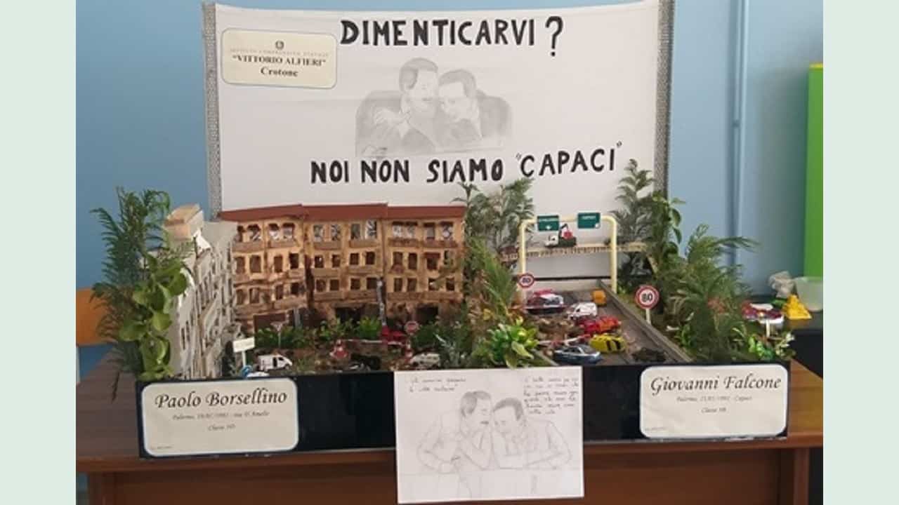 Iniziativa con Salvatore Borsellino all’IC “Vittorio Alfieri” di Crotone per il progetto “I colori della legalità” 