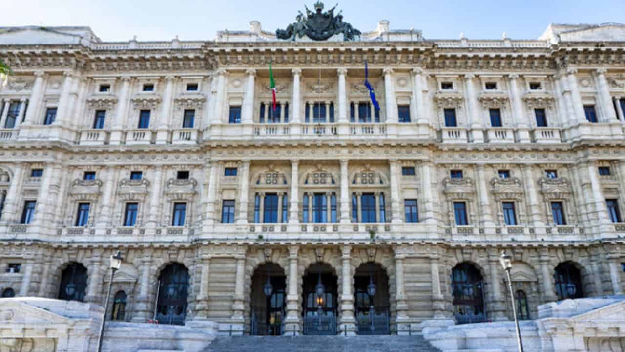 Riduzione in schiavitù e costrizione o induzione al matrimonio: la Cassazione esclude la successione di leggi penali nel tempo