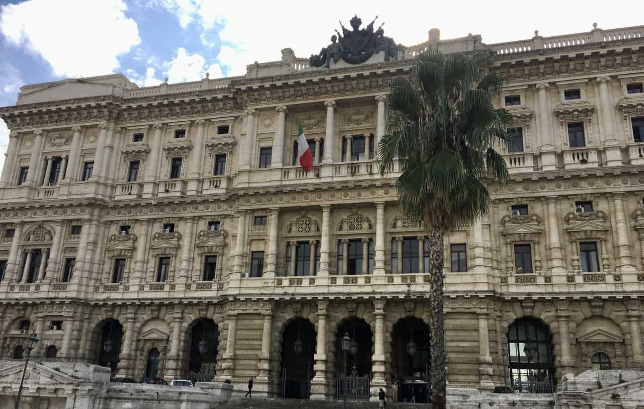 Reclamabilità in Corte d’appello dei provvedimenti pronunciati dal Giudice tutelare in materia di amministrazione di sostegno. Nota critica a Cass. S.U. n. 21985/2021 e (in)superabilità della distinzione tra provvedimenti gestori e decisori