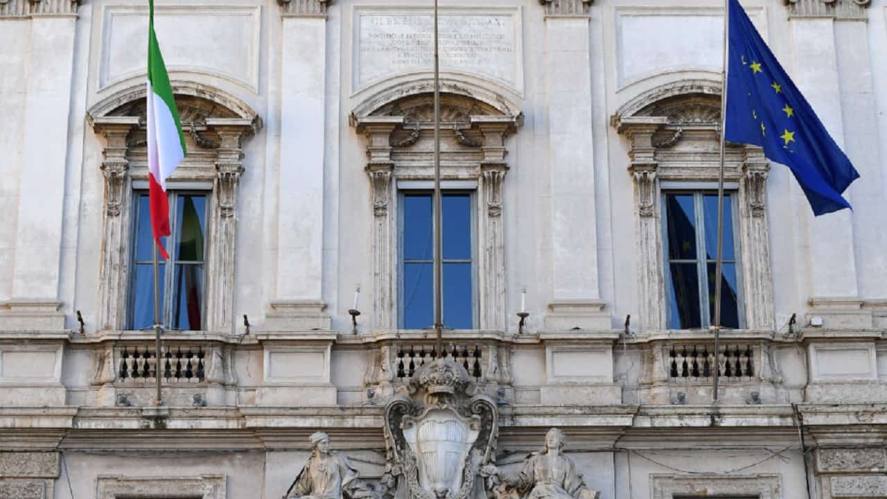 La “prova da sforzo” dell’incidente di costituzionalità sul reddito di cittadinanza. La Consulta che cristallizza il c.d. requisito negativo per usufruirne: l’assenza di una misura cautelare personale