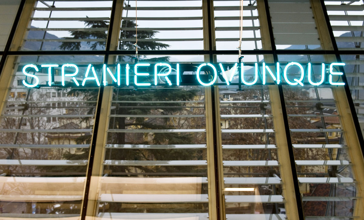 Stranieri Ovunque: la Biennale di Venezia celebra le migrazioni