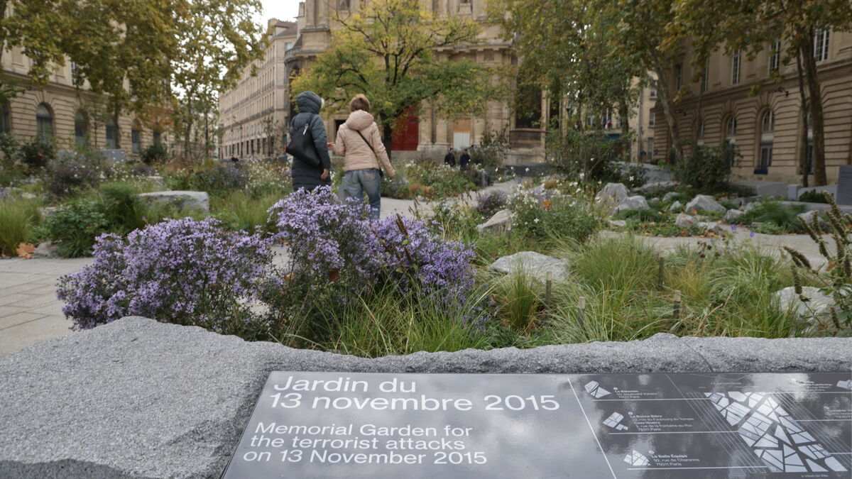 V13. Dieci anni dopo gli attentati di venerdì 13 novembre 2015 a Parigi