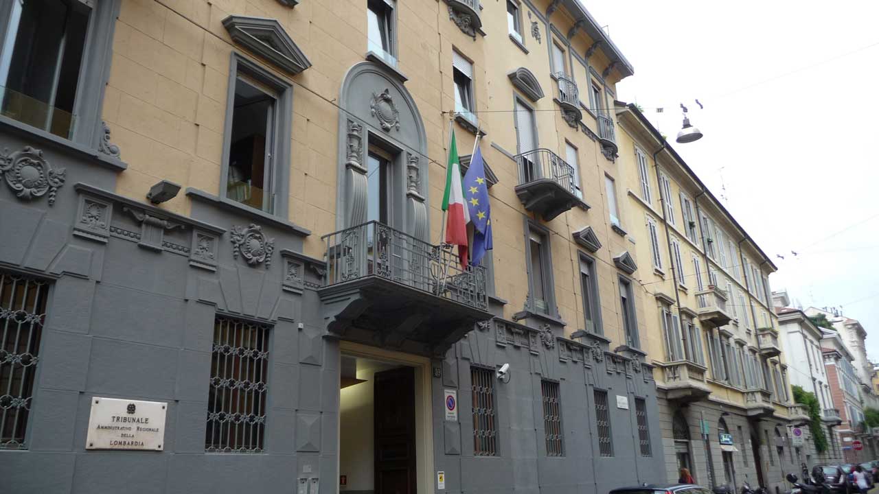 Delle sorti del decreto presidenziale che dispone misure cautelari, ovvero della sua non impugnabilità