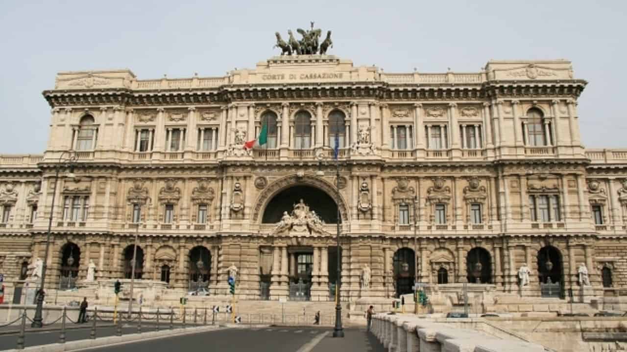 In difesa della nomofilachia. Prime notazioni teorico-comparate sul nuovo rinvio pregiudiziale alla Corte di Cassazione nel progetto di riforma del Codice di procedura civile  di Carlo Vittorio Giabardo