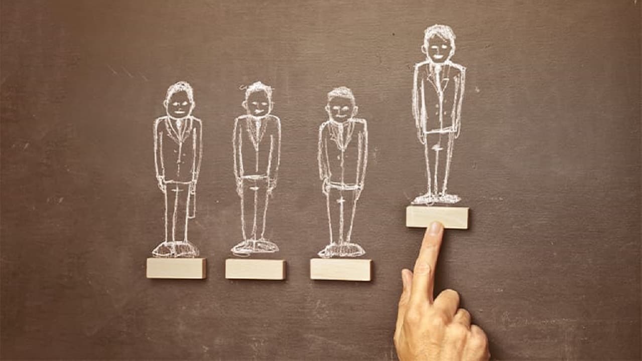 La dirigenza giudiziaria tra realtà e futuro. 1. La “carriera” in magistratura. Problemi aperti, soluzioni apparenti e soluzioni possibili